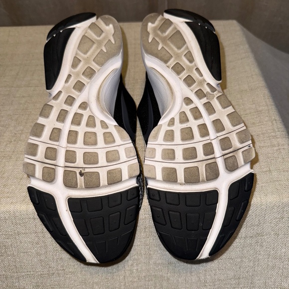 Nike | Youth Presto Fly | Size 7Y - Picture 5 of 7